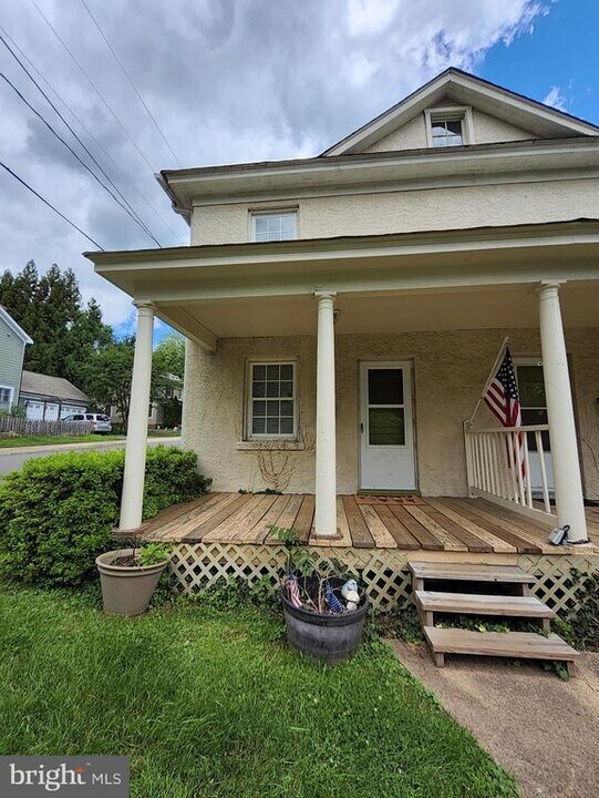 133 E Lee St in Warrenton, VA - Building Photo