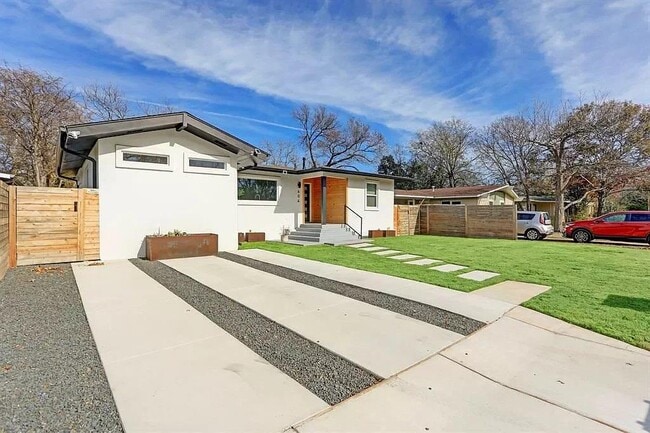 604 W Crestland Dr in Austin, TX - Building Photo - Building Photo