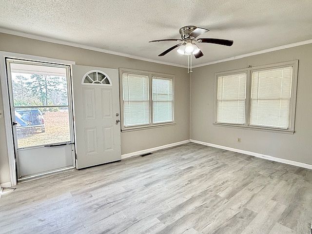 677 Old Taylor Rd in Kingstree, SC - Foto de edificio - Building Photo