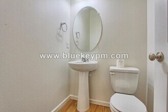 210 NE Newhouse Rd in Vancouver, WA - Building Photo - Building Photo