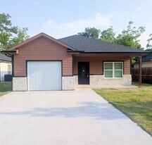 405 E Wilson Ave in Sherman, TX - Building Photo
