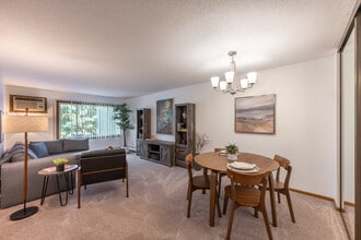 Surrey Gardens Apartments in Eagan, MN - Foto de edificio - Interior Photo