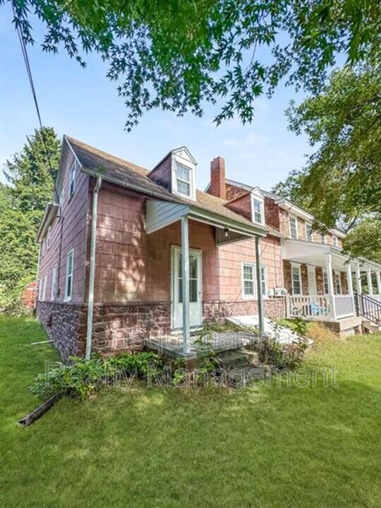 169 Engle Ln in Manheim, PA - Foto de edificio