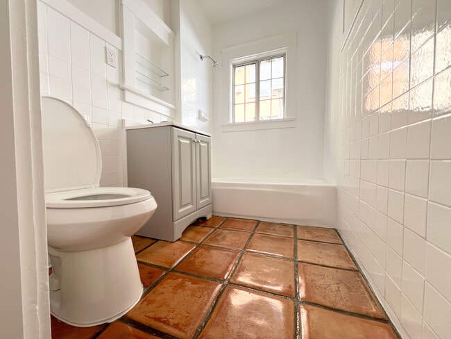 1817 E 8th St in Long Beach, CA - Building Photo - Building Photo