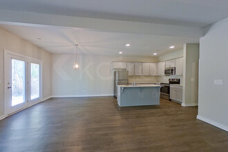 11671 Woodland Lake Rd in Mc Calla, AL - Foto de edificio - Building Photo