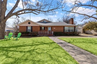 3631 S Hills Ave in Fort Worth, TX - Building Photo - Building Photo