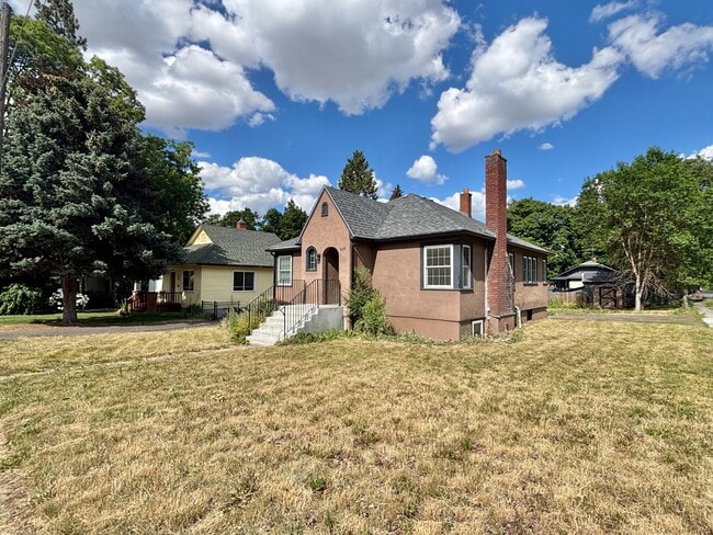 property at 829 S Ivory St