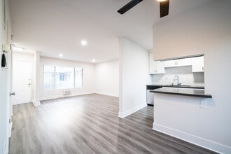 2233 Ridgeley Dr in Los Angeles, CA - Building Photo - Building Photo