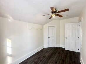 Adelaide St South - Lindsay in Kawartha Lakes, ON - Building Photo - Building Photo