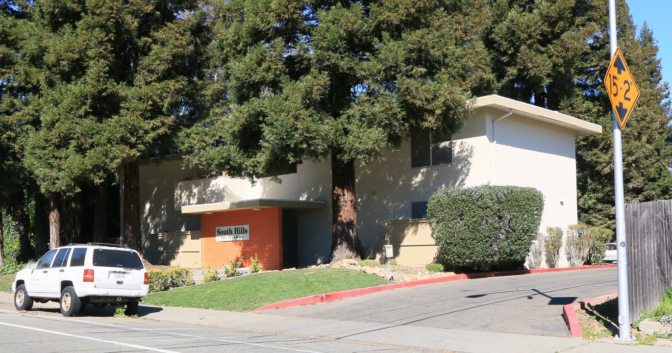 The Grove Apartments in Sacramento, CA - Building Photo