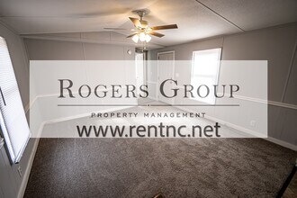 15 Freedom Ln in Henderson, NC - Building Photo - Building Photo