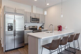 139 Marcella St, Unit 2 in Boston, MA - Foto de edificio - Building Photo