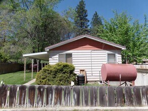640 Juniper St in Susanville, CA - Building Photo - Building Photo