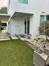 2863 SW 36th Ct in Miami, FL - Building Photo - Building Photo
