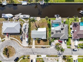 4555 Vinewood Cir in North Fort Myers, FL - Foto de edificio - Building Photo