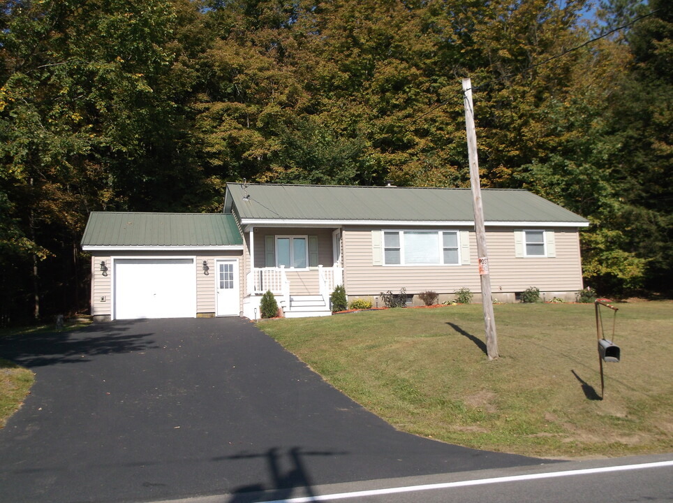 7824 Rabbitt Rd in Rome, NY - Building Photo