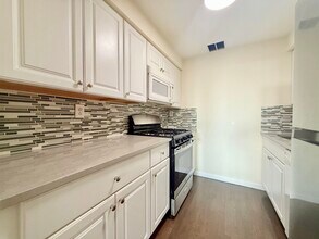 205 10th St in Jersey City, NJ - Building Photo - Building Photo