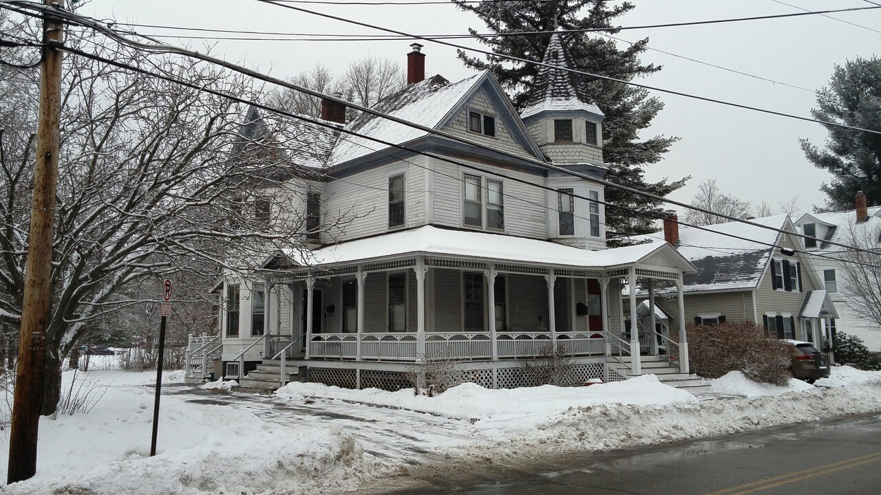 36 S Spring St, Unit 36A 2nd floor in Concord, NH - Foto de edificio