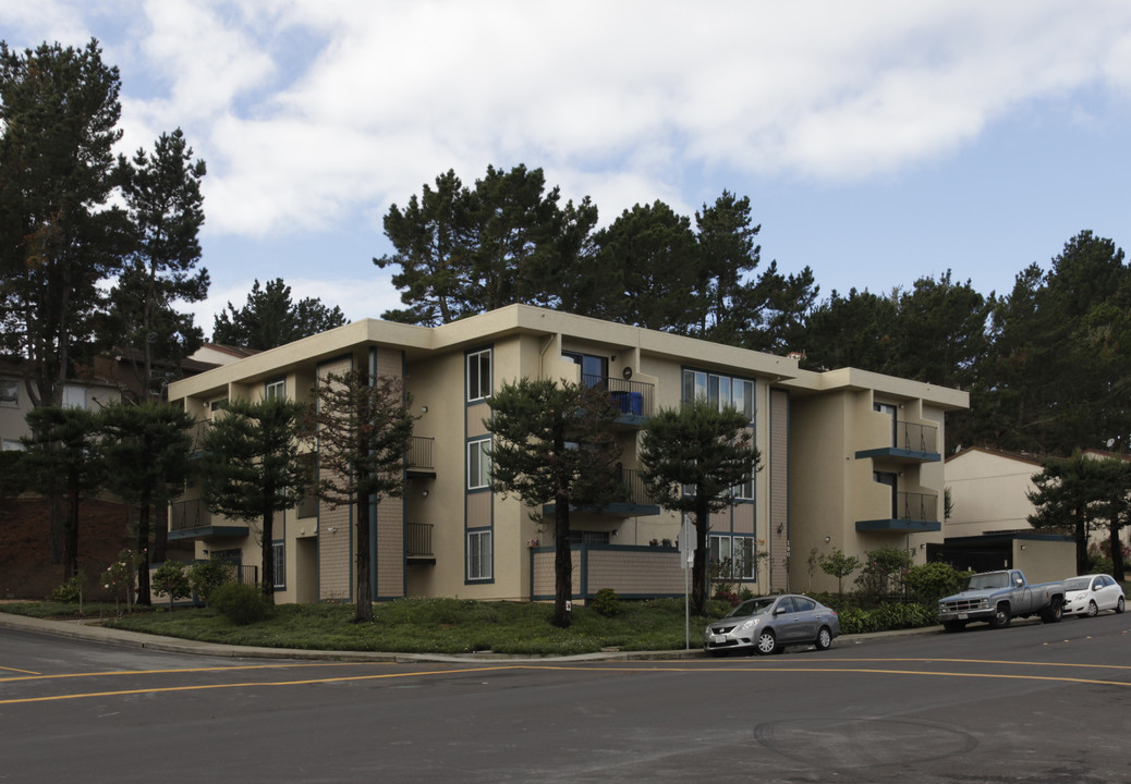 190 Eastmoor Ave in Daly City, CA - Building Photo