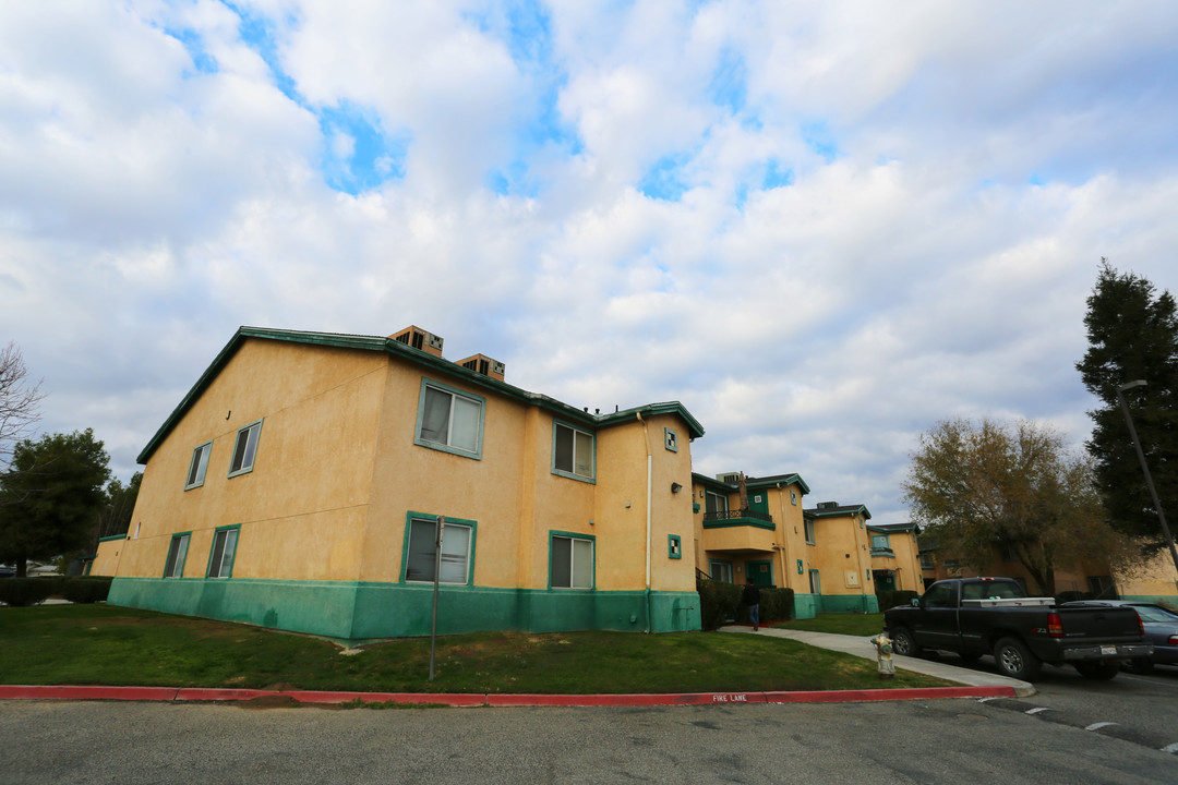 Haven Apartments in Bakersfield, CA - Building Photo