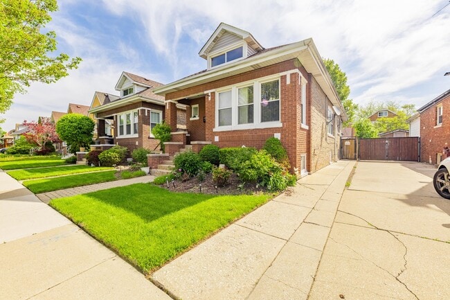 property at 6141 S Kilbourn Ave