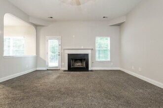 1895 Logan Ridge Cir in Loganville, GA - Foto de edificio - Building Photo