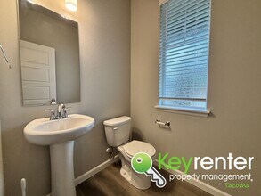 18002 38th Ave Ct E in Tacoma, WA - Building Photo - Building Photo