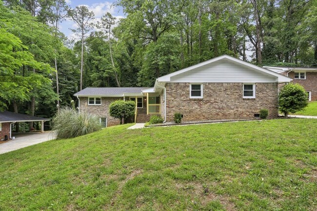 2893 White Oak Dr