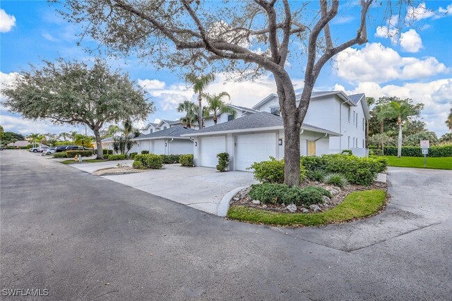 1345 Charleston Square Dr in Naples, FL - Building Photo - Building Photo