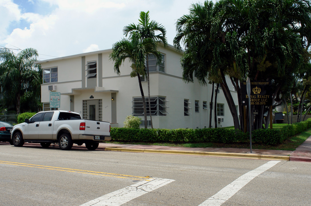 Pointe South Apartments in Miami Beach, FL - Building Photo