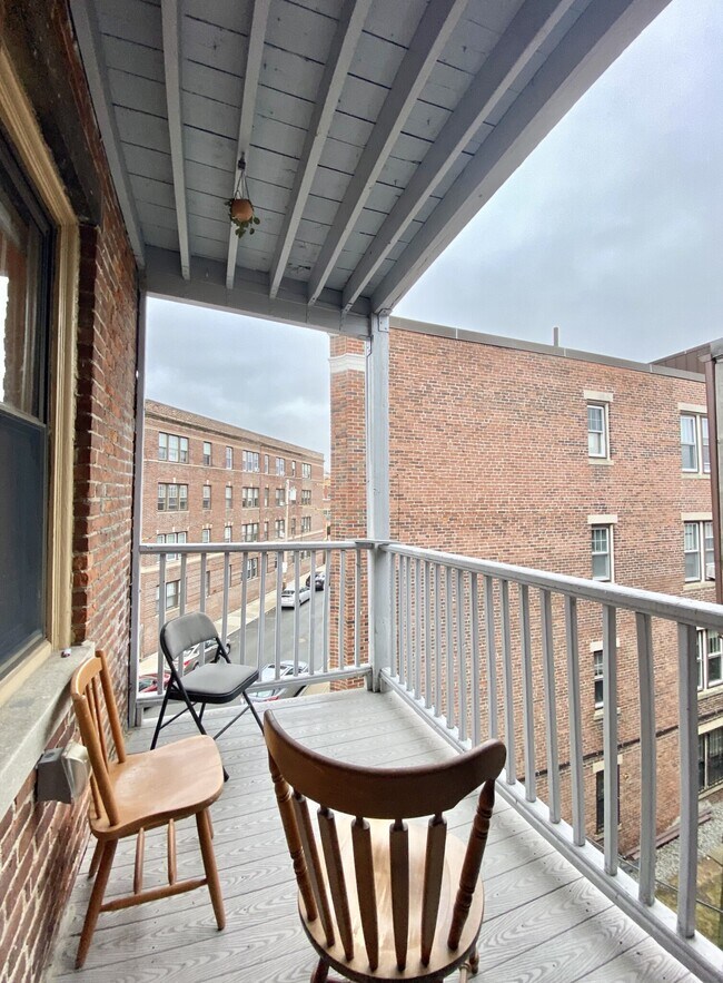44 Orkney Rd, Unit 2 in Boston, MA - Foto de edificio - Building Photo