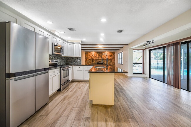 8385 NW 14th St in Coral Springs, FL - Building Photo - Building Photo