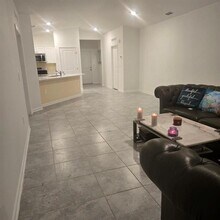 684 Sand Pne Ln in Haines City, FL - Foto de edificio - Building Photo