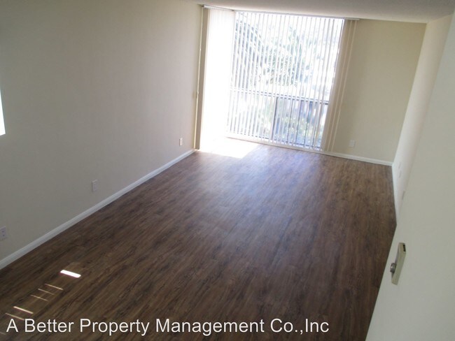 220 Granada Ave in Long Beach, CA - Building Photo - Building Photo