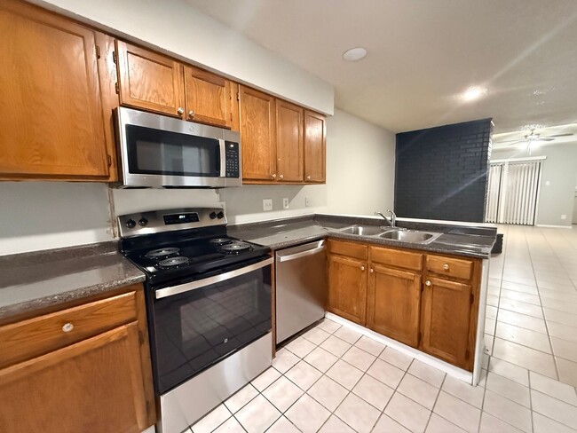 1021-1023 Vera Ct in Irving, TX - Building Photo - Building Photo