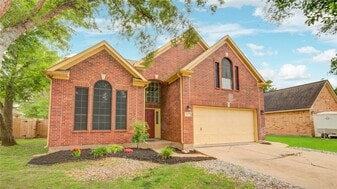 107 Mango St in Lake Jackson, TX - Building Photo