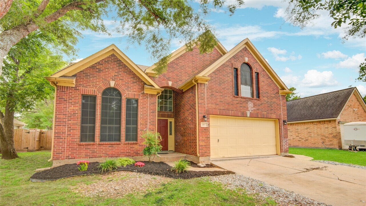 107 Mango St in Lake Jackson, TX - Building Photo