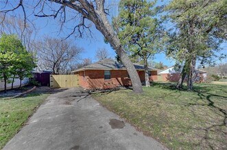 3843 Holliday Rd in Dallas, TX - Building Photo - Building Photo