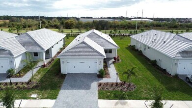 8173 Sternway Rd in Sarasota, FL - Building Photo - Building Photo
