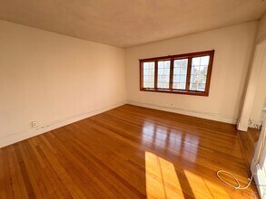 266 Newbury Ave, Unit 2 in Quincy, MA - Building Photo - Building Photo