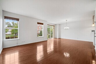 10 Carrington Cir in Burr Ridge, IL - Foto de edificio - Building Photo