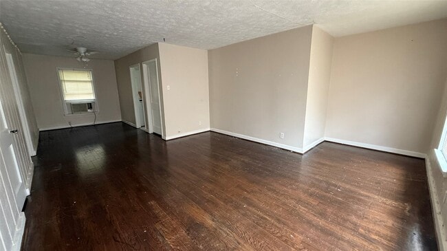 property at 4420 Roseland St