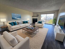 1364 SE Court St in Roseburg, OR - Building Photo