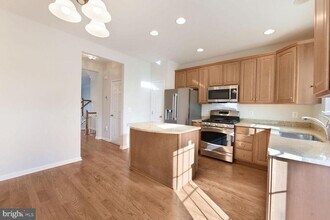 25122 Omaha Terrace in Chantilly, VA - Building Photo - Building Photo