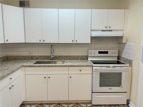 3103 SW 23rd St in Miami, FL - Foto de edificio - Building Photo