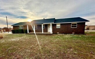 424 W Oklahoma in Weatherford, OK - Building Photo