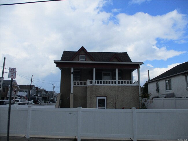 56 Malone Ave in East Atlantic Beach, NY - Building Photo - Building Photo