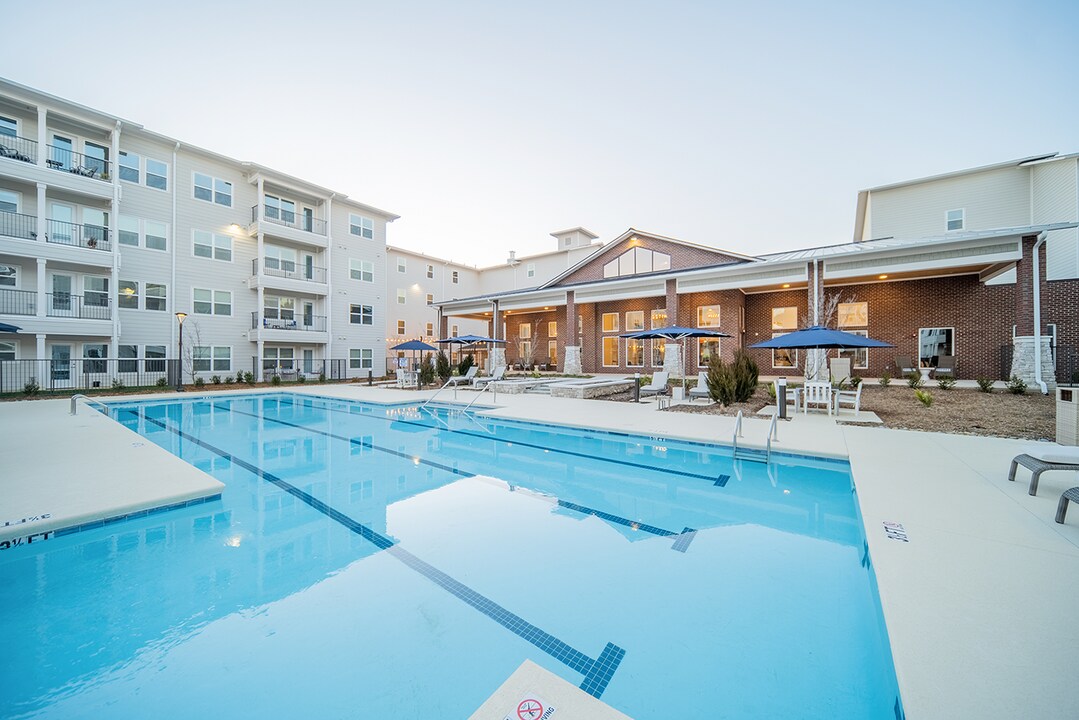 Sage Highland Creek 55+ Active Adult in Charlotte, NC - Foto de edificio