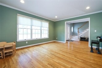 92 Brown Rd in Scarsdale, NY - Building Photo - Building Photo