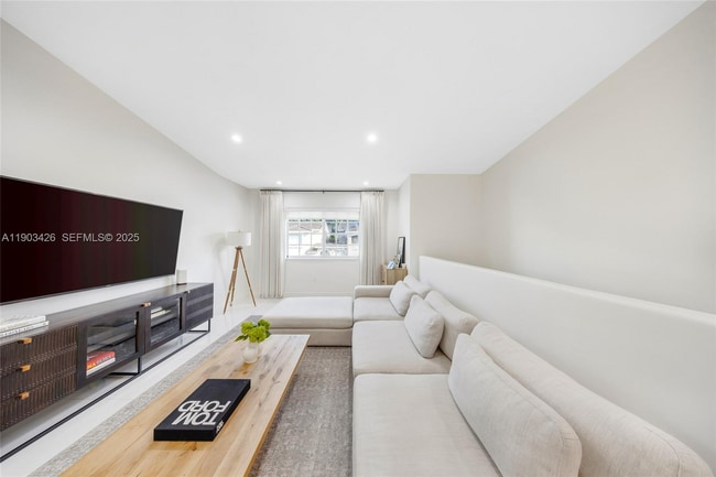 7271 NW 174th Ter, Unit 2 in Hialeah, FL - Building Photo - Building Photo